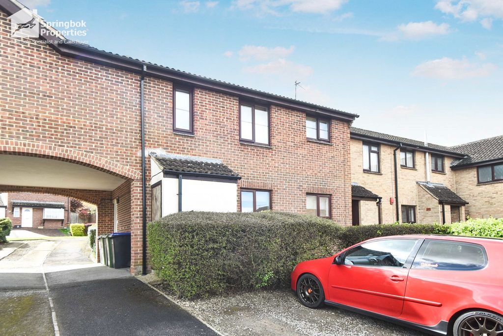 1 bed flat for saleHighgrove Close, Calne, Wiltshire SN11