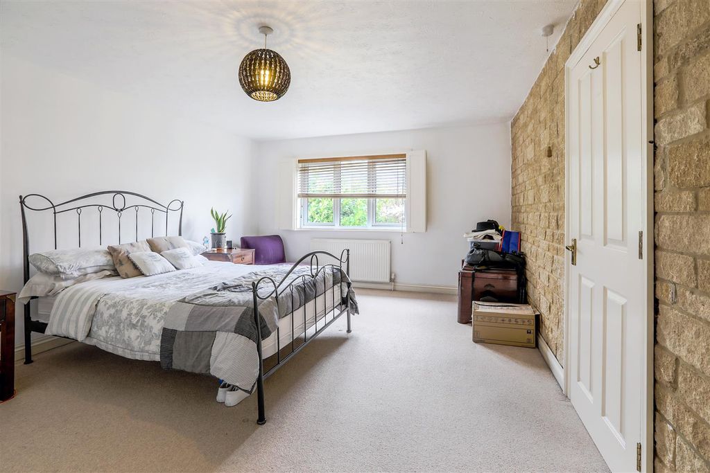 Additional image 8 of 5 bed semi-detached house for saleRoebuck Close, Royal Wootton Bassett SN4