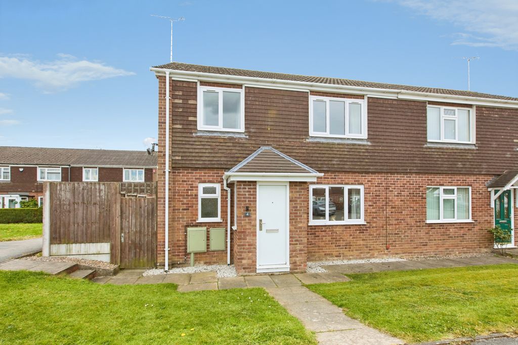 3 bed semi-detached house for saleHolme Close, Hatton DE65