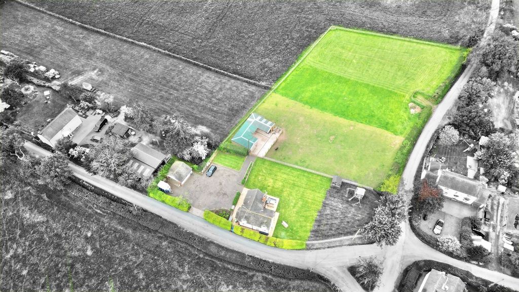 3 bed detached house for saleCash Lane, Eccleshall ST21 photo 4