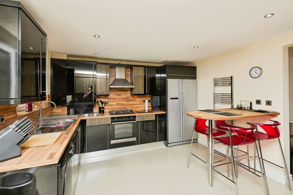 Additional image 6 of 4 bed semi-detached house for saleAbbot Close, Burton-On-Trent DE14