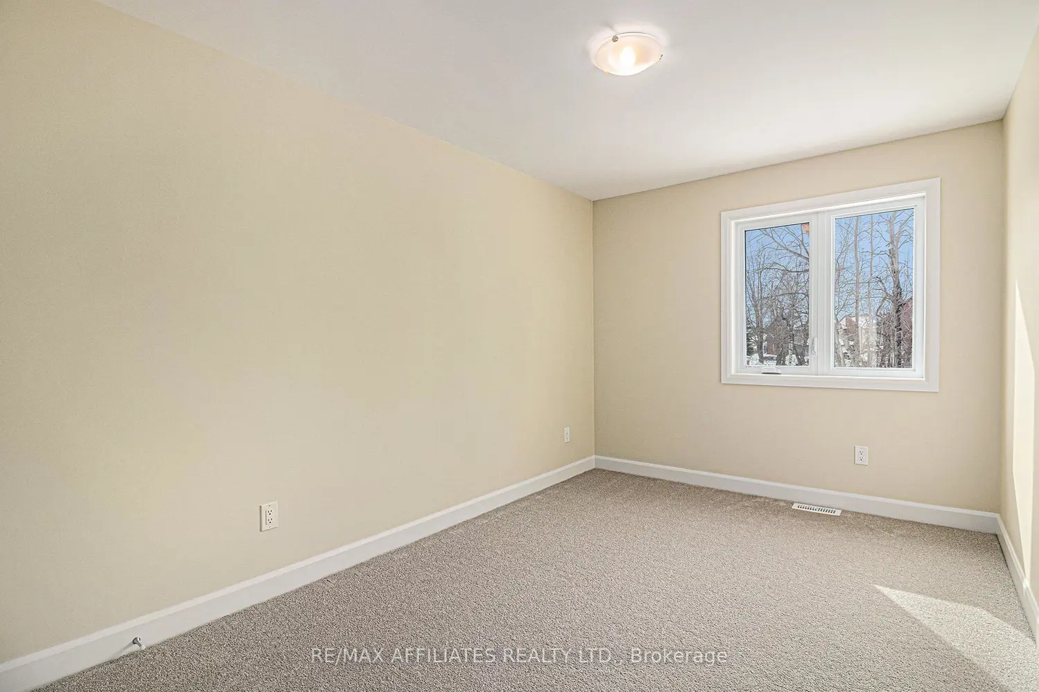 Additional image 10 of 353 Voyageur Place