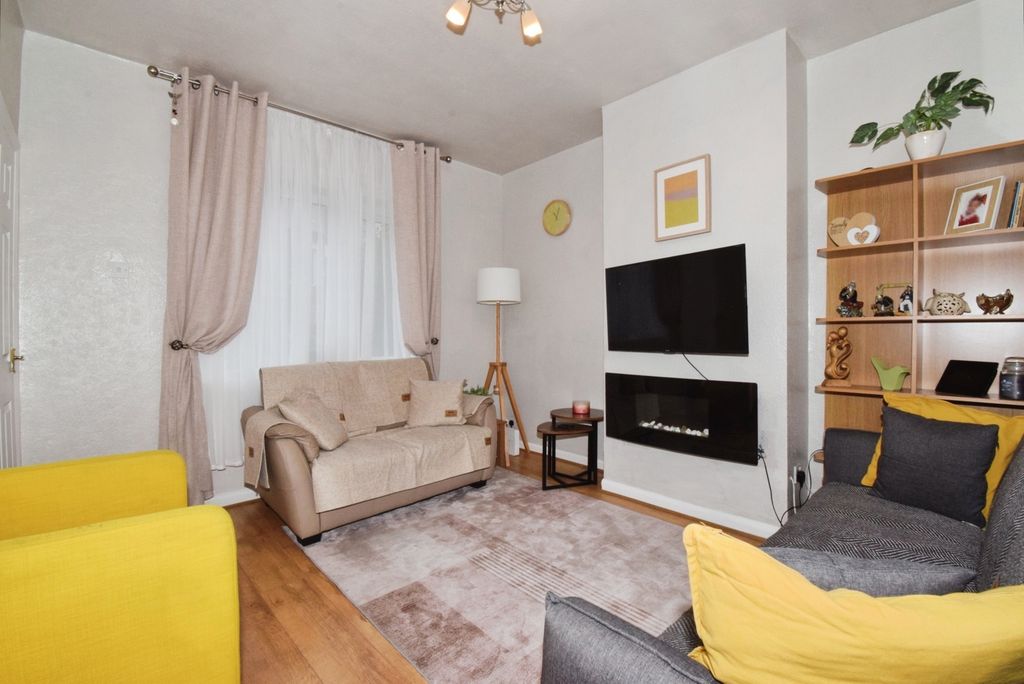 2 bed terraced house for saleWoodstock Road, Leicester, Leicestershire LE4