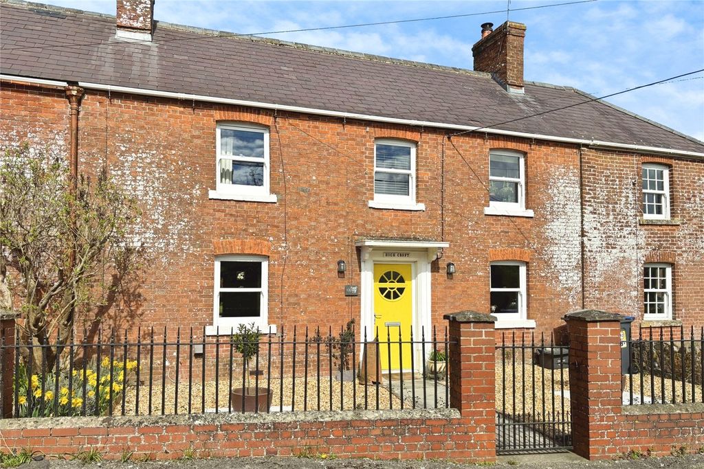 4 bed terraced house for saleHigh Street, Chapmanslade BA13