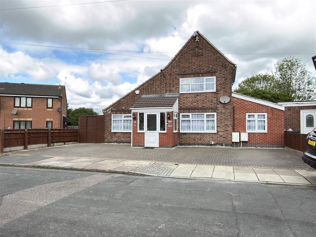 4 bed detached house for saleTiverton Avenue, Belgrave, Leicester LE4