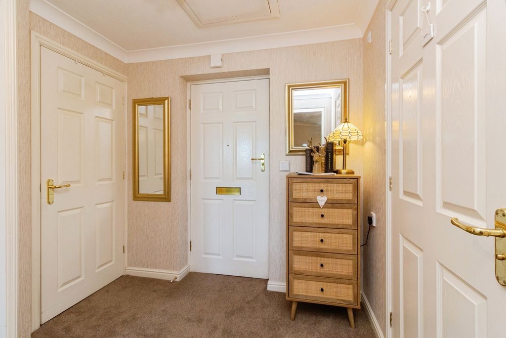 1 bed flat for saleWolverhampton Road, Staffordshire ST17 photo 3