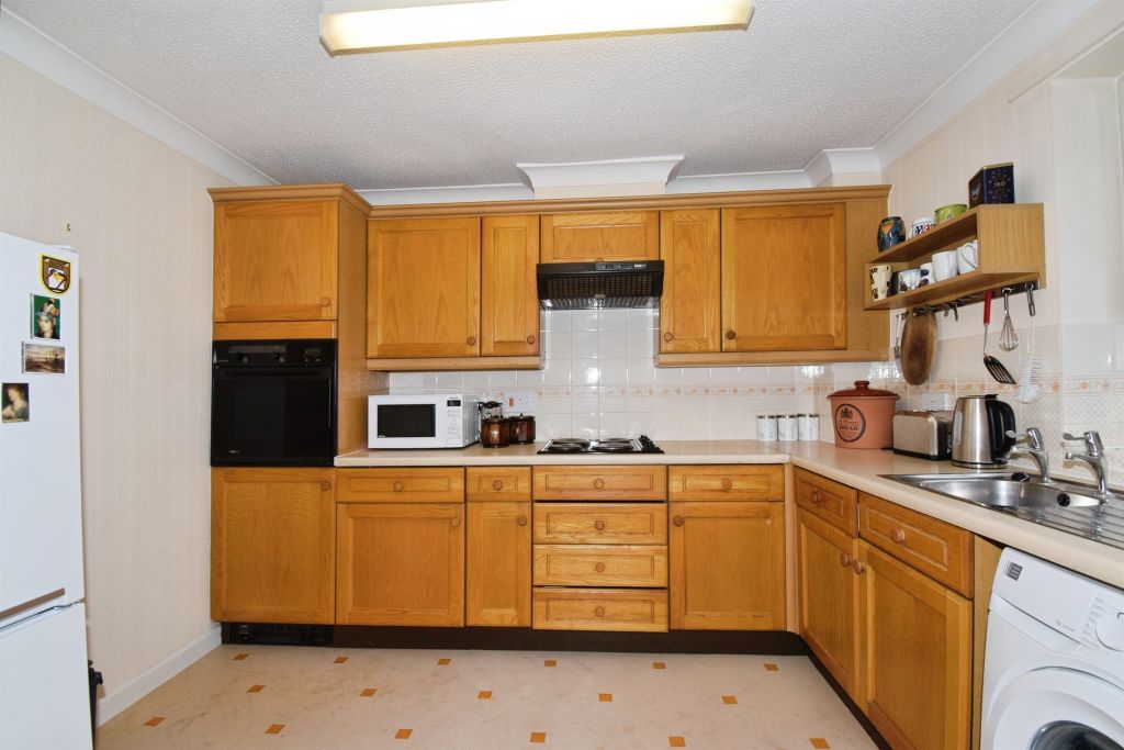 2 bed flat for saleLondon Road, Leicester LE2 photo 2