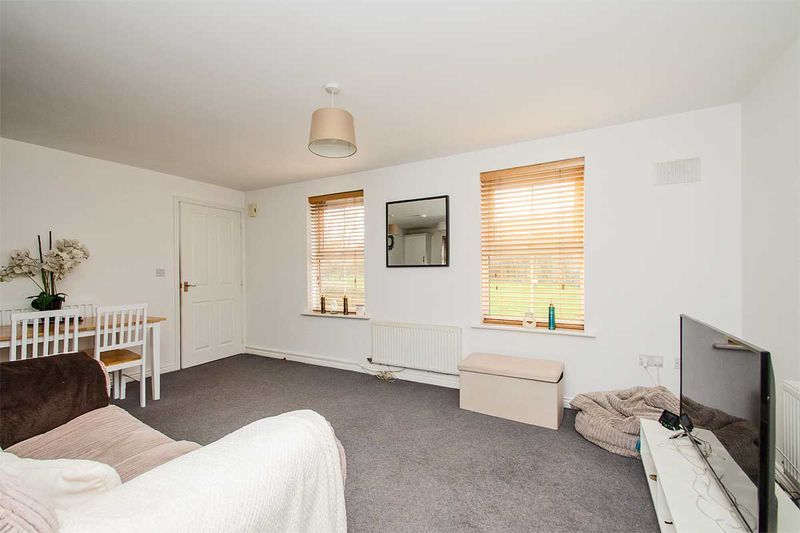 2 bed flat for saleSanders Way, Lichfield (Nr Shortbutts Lane) WS14 photo 5