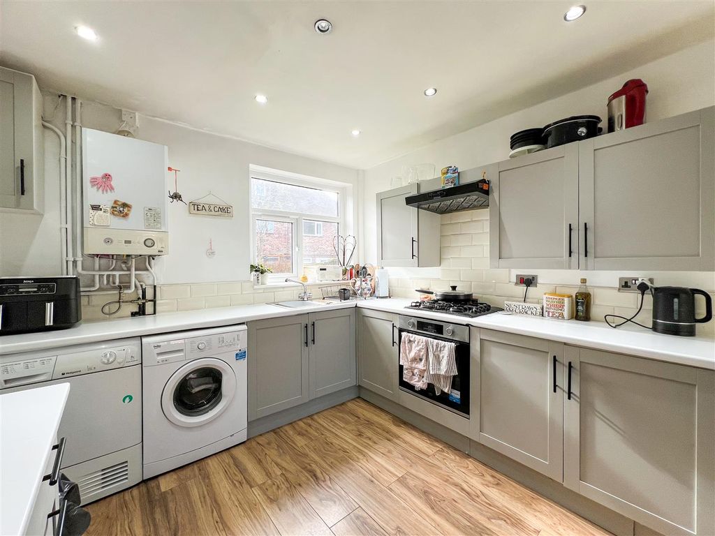 Additional image 5 of 4 bed property for saleHillswood Avenue, Leek ST13