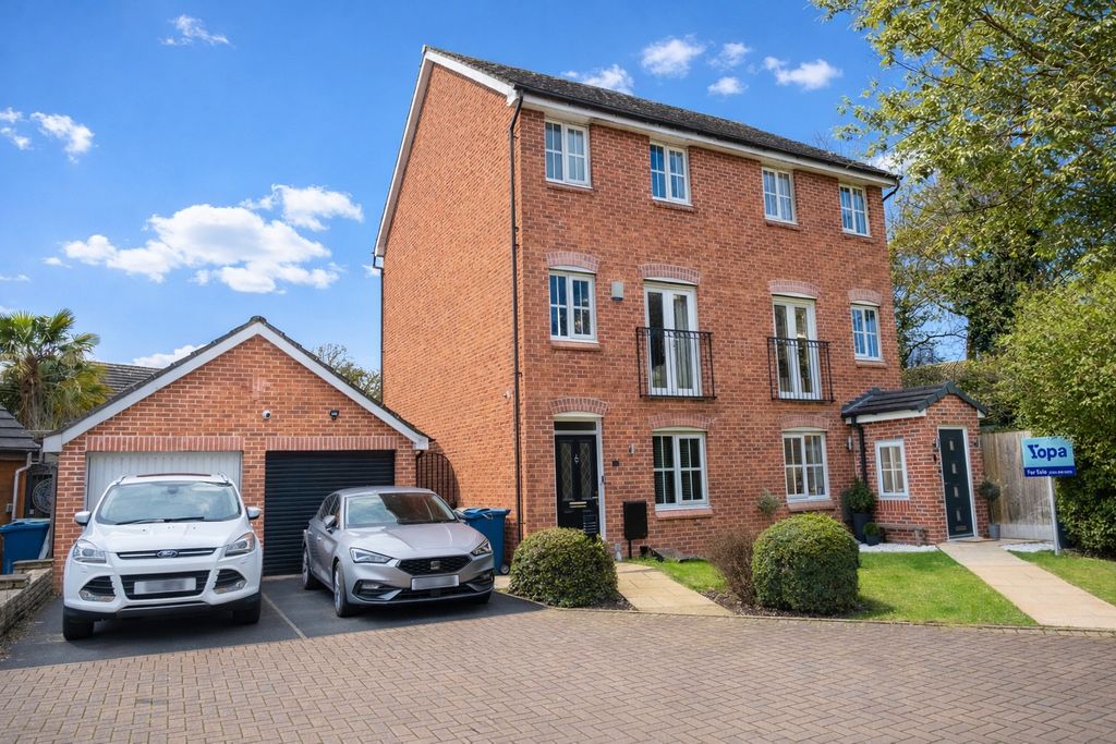 4 bed semi-detached house for salePioneer Way, Stafford ST17