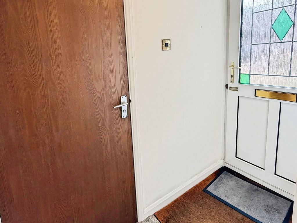3 bed detached house for salePenine Close, Oadby, Leicester LE2 photo 4