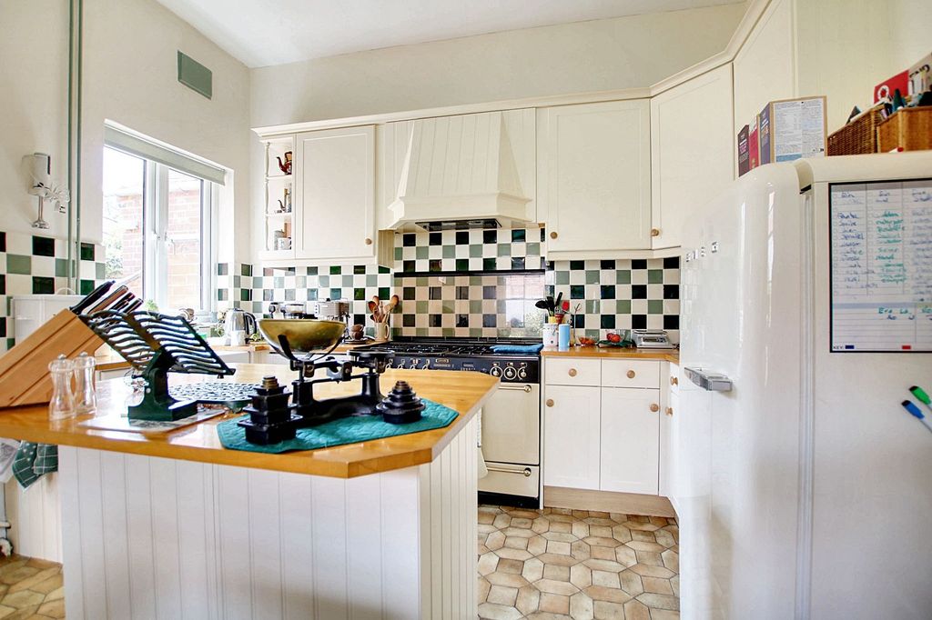 Additional image 15 of 5 bed semi-detached house for saleAlexandra Road, Leicester LE2