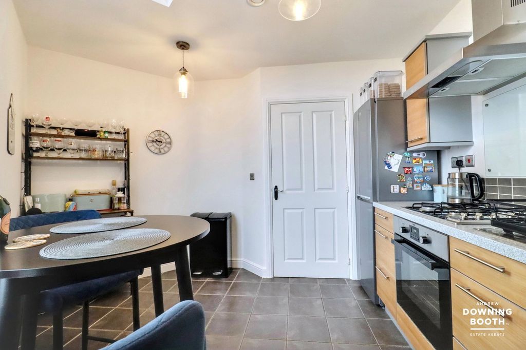 Additional image 8 of 2 bed flat for salePear Tree Close, Lichfield WS14