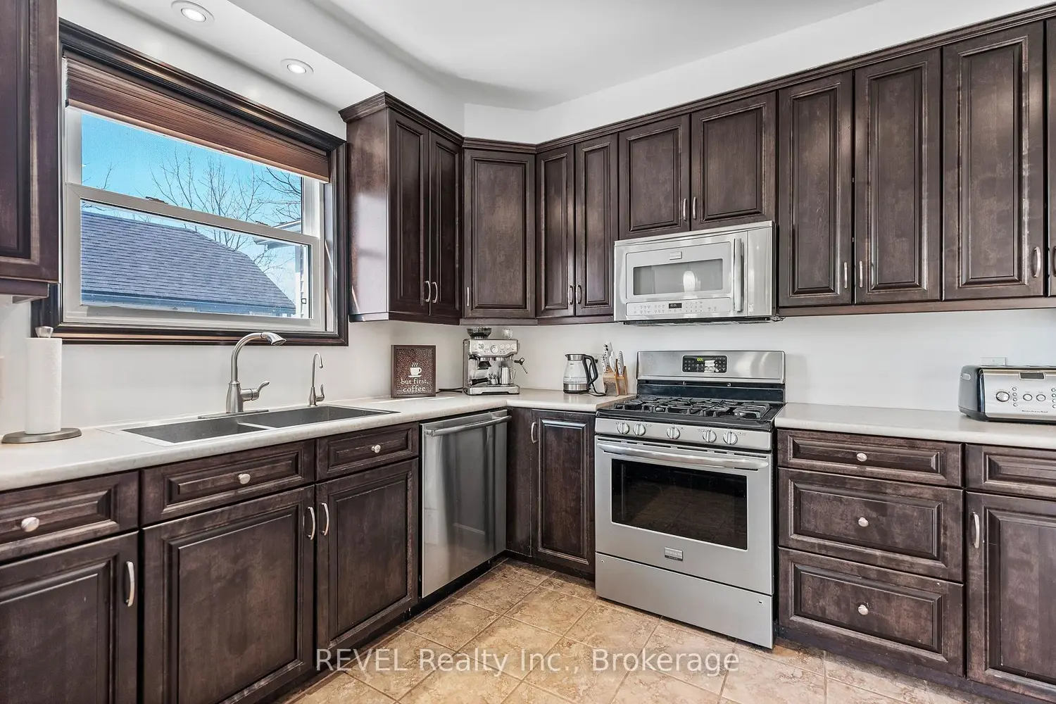 Additional image 4 of 11618 Burnaby Road