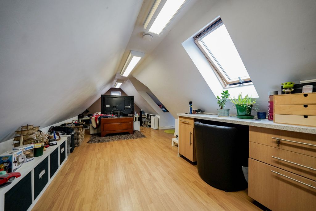 Additional image 21 of 5 bed end terrace house for salePeters Drive, Leicester, Leicestershire LE5