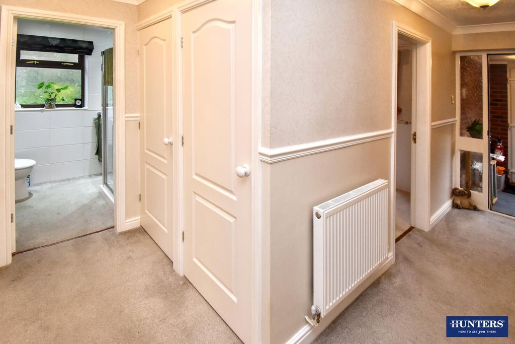 2 bed detached bungalow for saleSaffron Road, Wigston LE18 photo 4