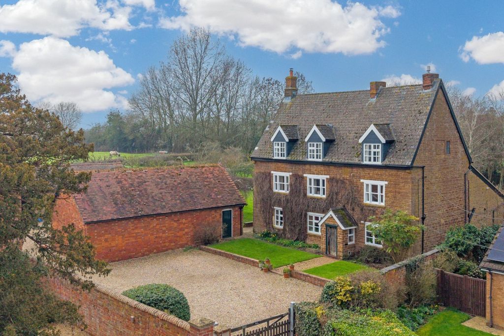 6 bed detached house for saleKings Lane, Yelvertoft, Northampton Northamptonshire NN6