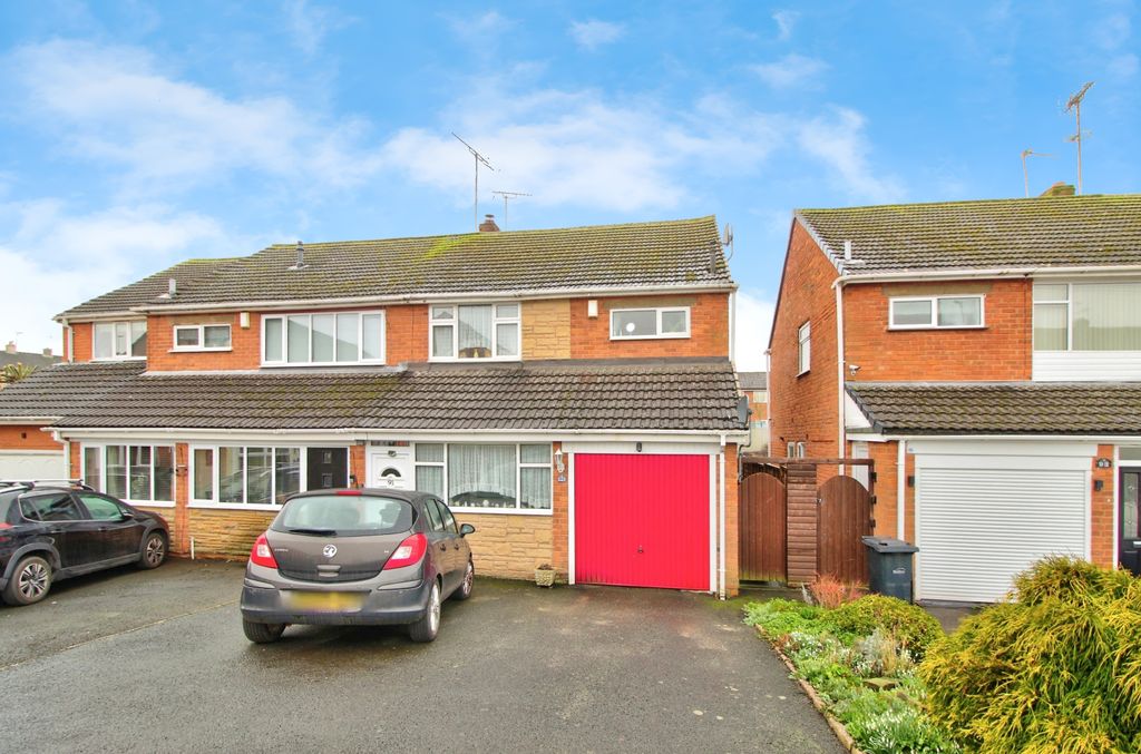 3 bed semi-detached house for saleBrook Street, Kingswinford DY6