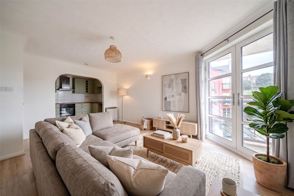 2 bed flat for saleHaven Bank, Exeter EX2 photo 2