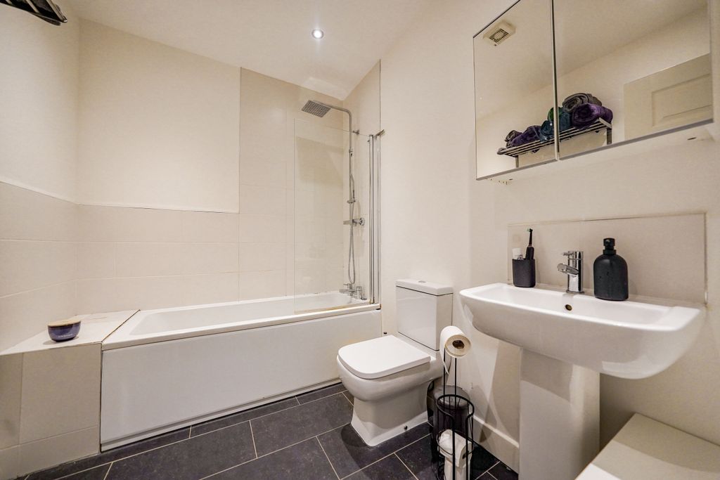 Additional image 12 of 2 bed flat for saleElms Road, Stoneygate, Leicester LE2