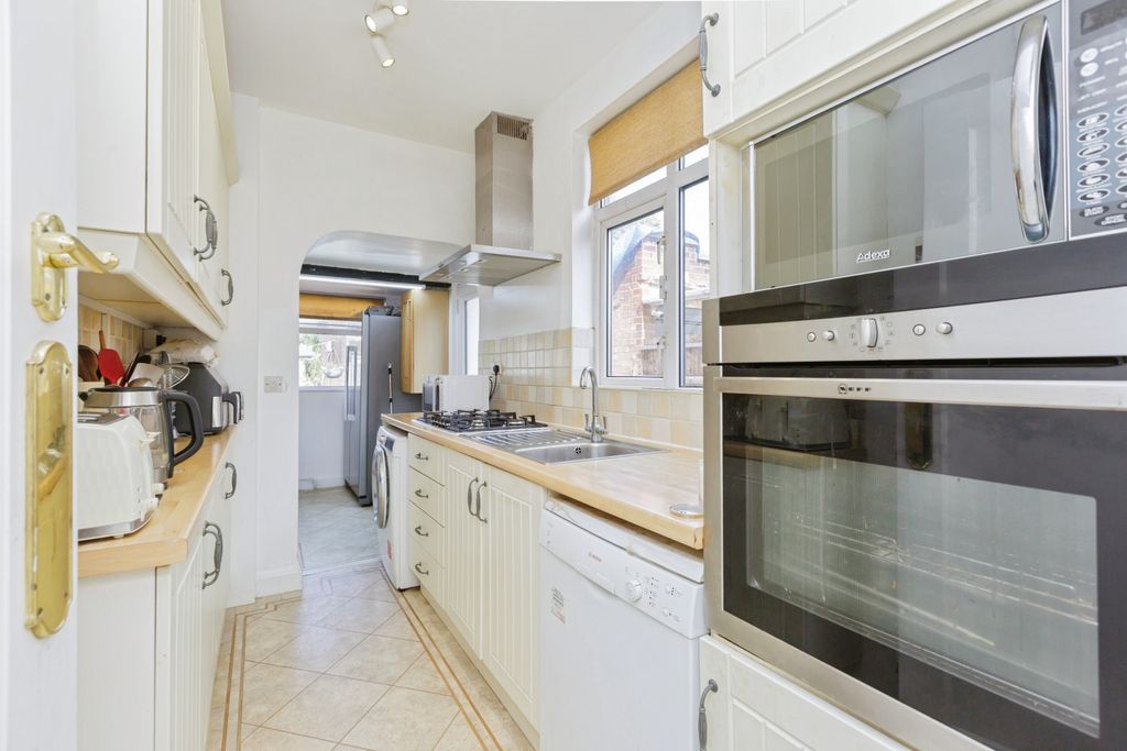 3 bed semi-detached house for saleKingsmead Close, Leicester LE2 photo 2