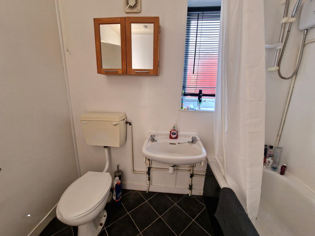 Additional image 7 of 1 bed flat for saleKitchen Lane, Wednesfield, Wolverhampton, West Midlands WV11
