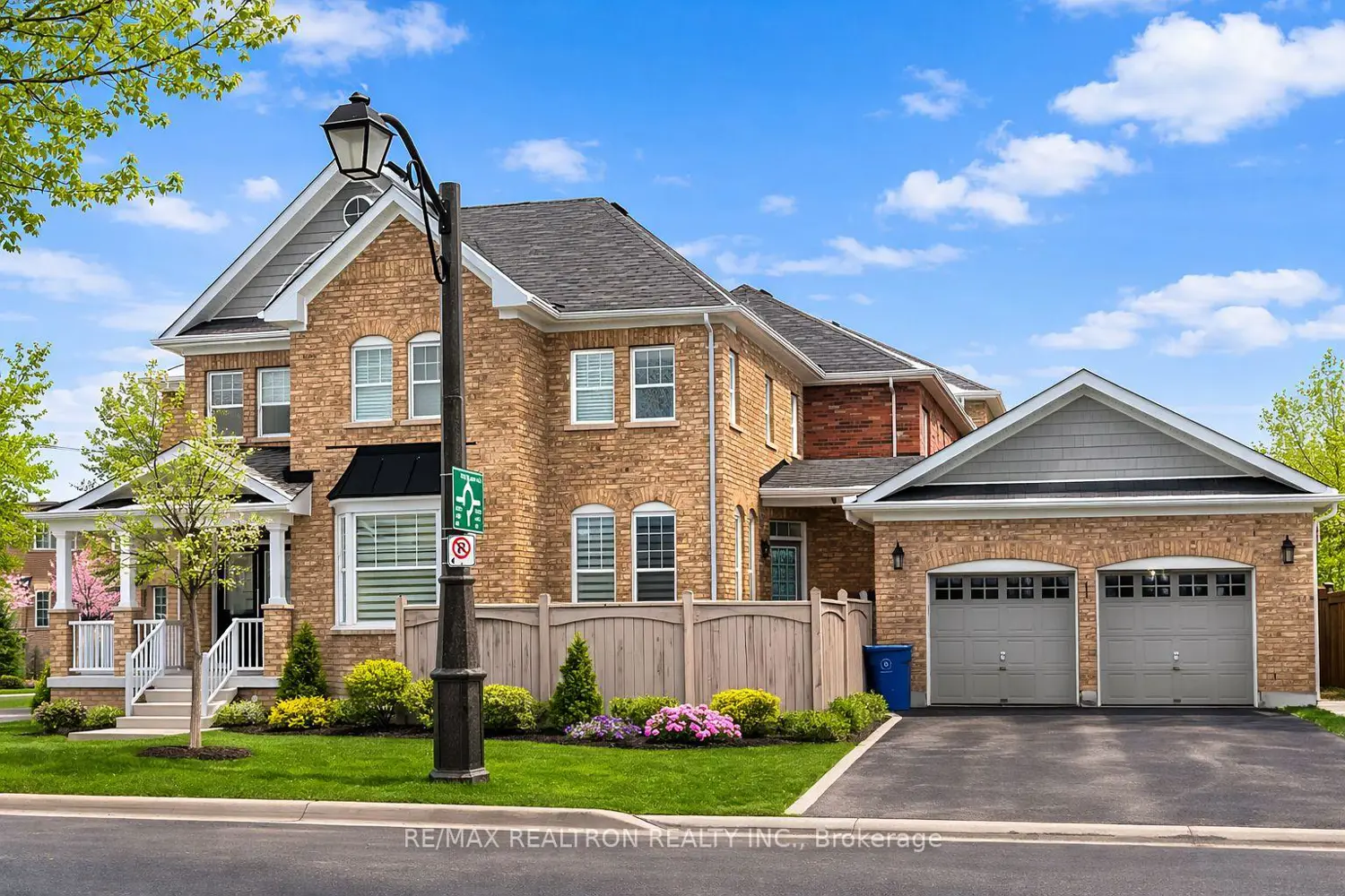 285 West Lawn Crescent