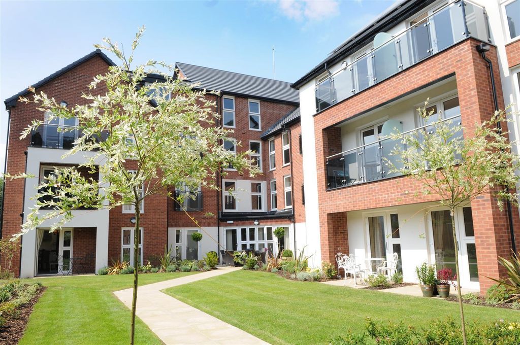 2 bed flat for saleAlgar Court, Penn Road, Wolverhampton WV4