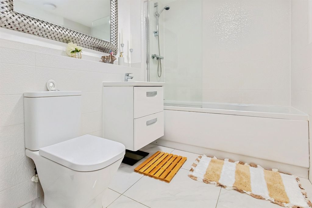 Additional image 13 of 3 bed semi-detached house for saleKingsdown Drive, Stamford PE9