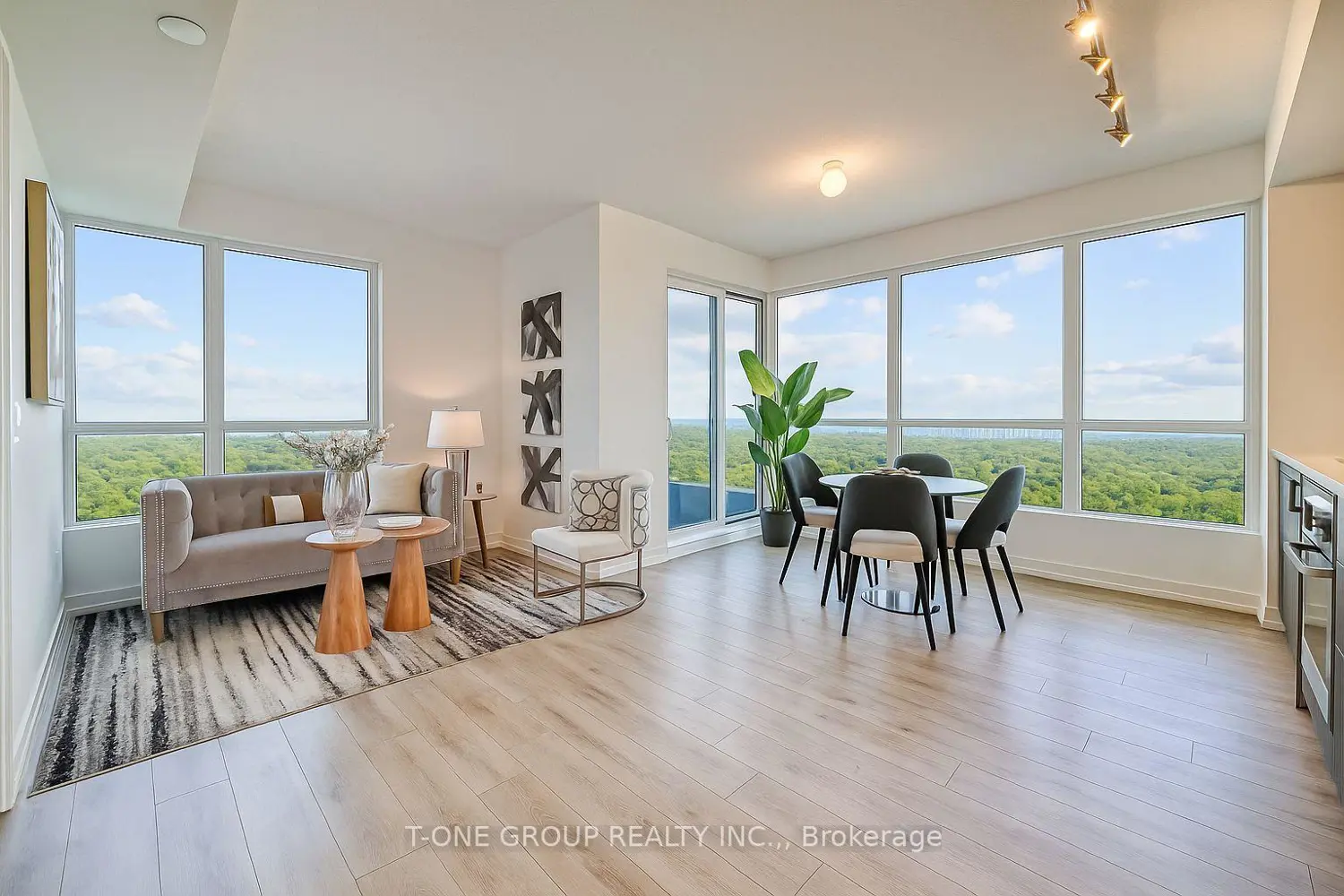 395 Bloor Street 3407