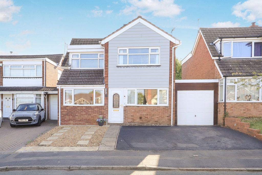 4 bed link detached house for saleTong Close, Bishops Wood, Stafford ST19
