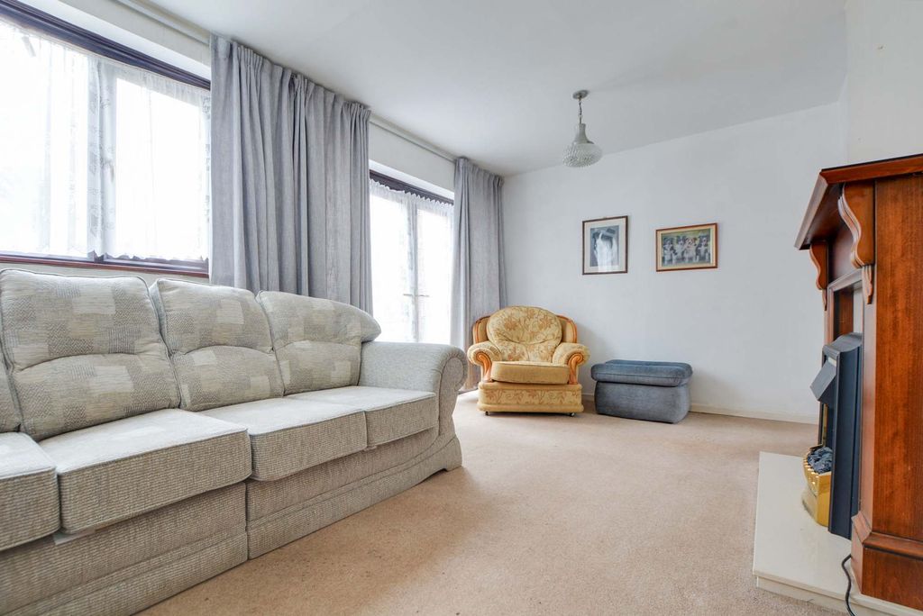Additional image 2 of 3 bed semi-detached house for saleGodwin Avenue, Wigston, Leicester LE18