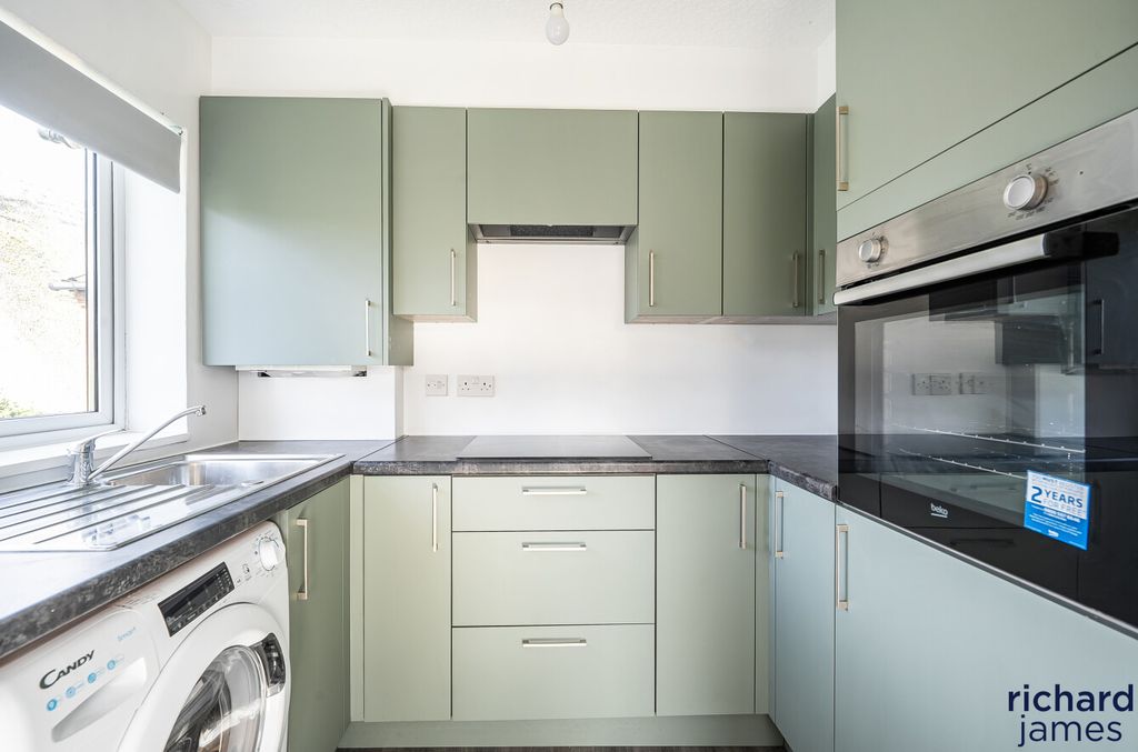 Additional image 2 of 2 bed flat for saleHigh Street, Wroughton, Swindon SN4