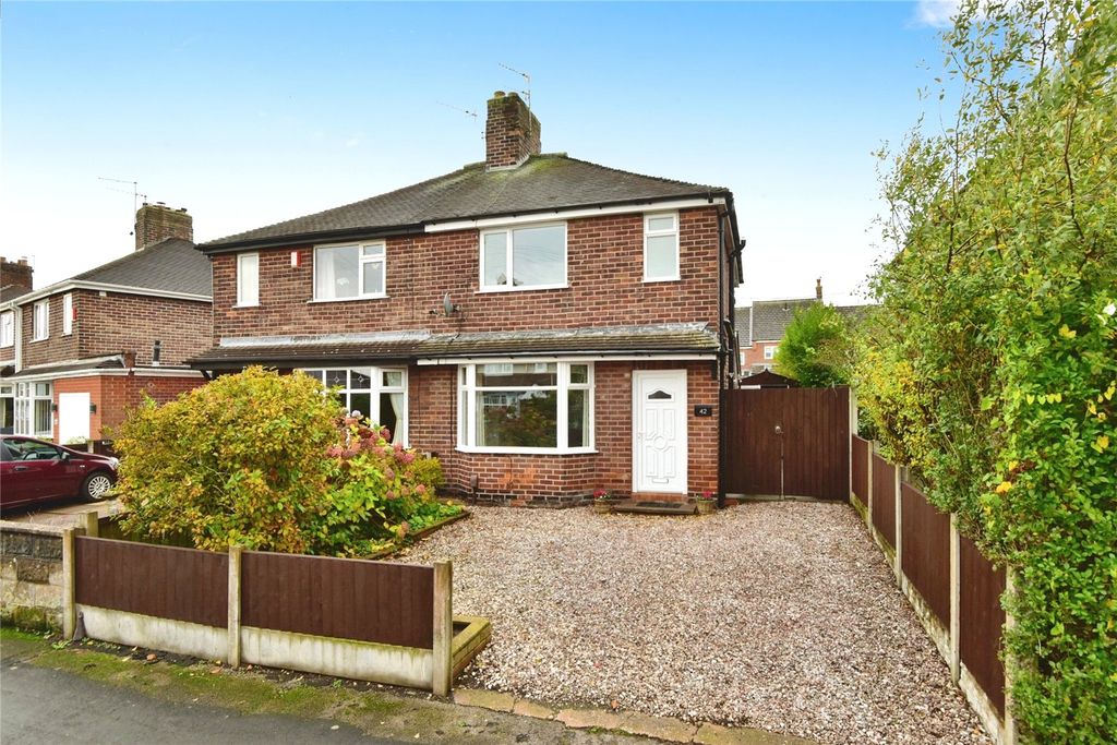 3 bed semi-detached house for saleSomerville Avenue, Newcastle, Staffordshire ST5