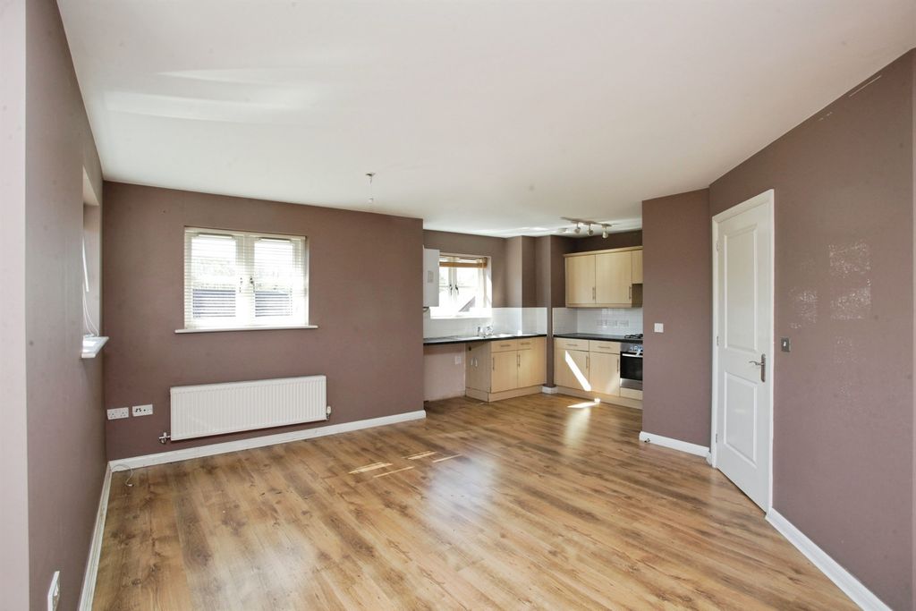 2 bed flat for saleMica Close, Rugby CV21 photo 4