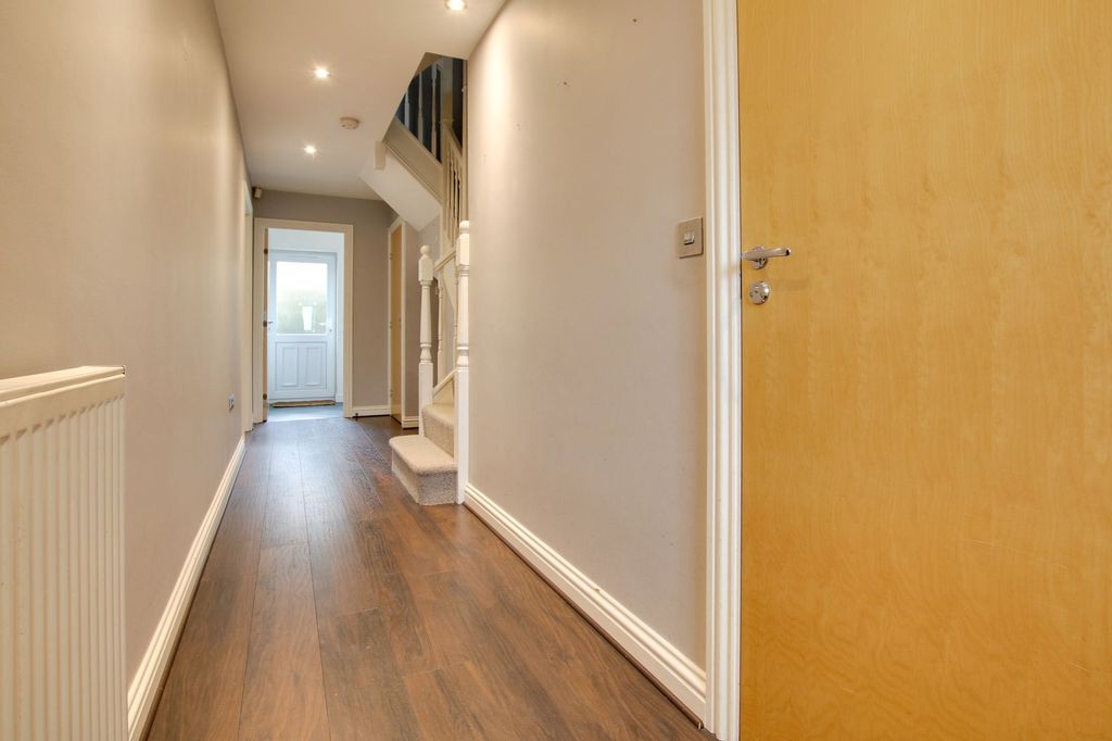 4 bed terraced house for saleScholars Walk, Leicester LE2 photo 5