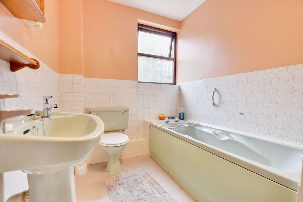 Additional image 13 of 2 bed flat for saleSt. Marys Road, Clarendon Park, Leicester LE2