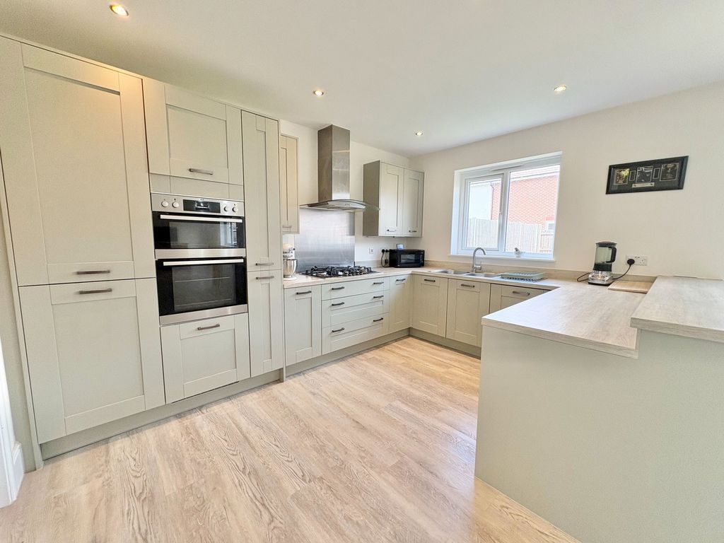 Additional image 2 of 4 bed detached house for saleHopton Close, Amington, Tamworth B77
