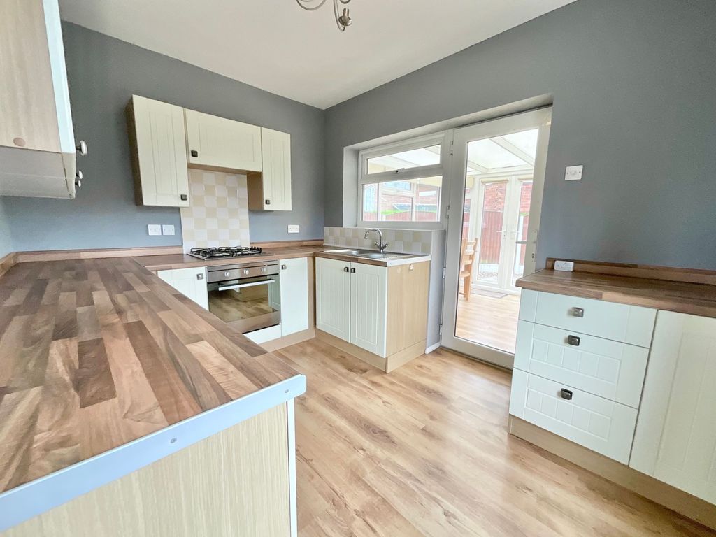 2 bed semi-detached bungalow for saleWestonfields Drive, Stoke-On-Trent ST3 photo 3