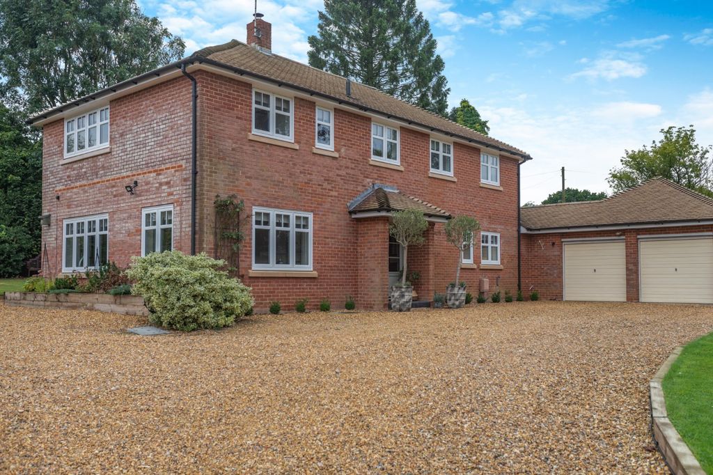 4 bed detached house for saleEast Grimstead, Salisbury, Wiltshire SP5