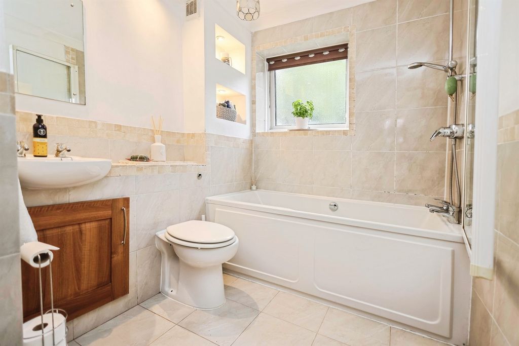Additional image 13 of 2 bed flat for saleThe Broadway, Stourbridge DY8