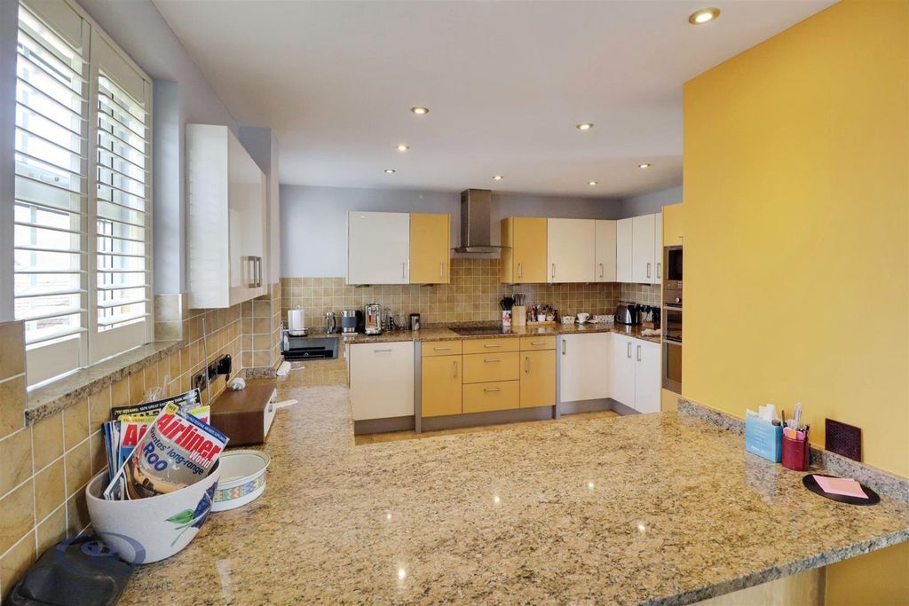 Additional image 7 of 3 bed flat for saleAshbourne Drive, Weston, Crewe CW2