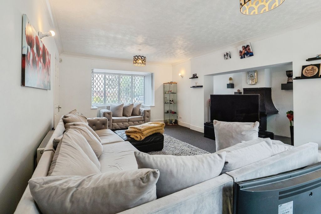 Additional image 4 of 6 bed detached house for saleGleneagles, Tamworth, Staffordshire B77