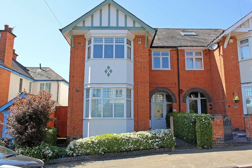 5 bed semi-detached house for saleMeadhurst Road, Western Park, Leicester LE3