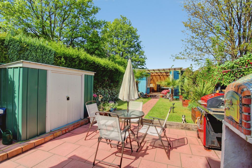Additional image 2 of 3 bed cottage for saleWatling Street, Tamworth B77