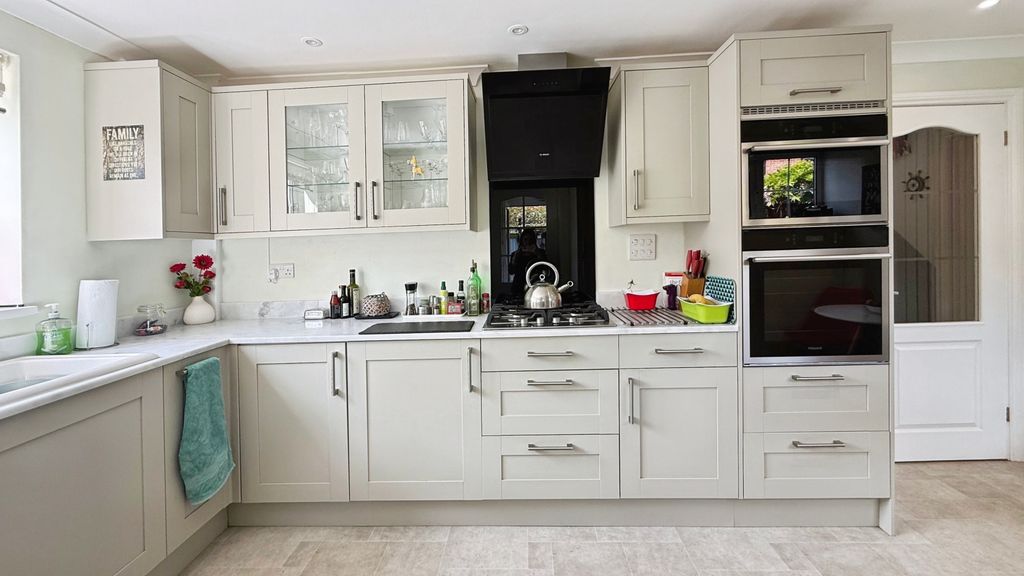 3 bed detached house for saleShepherds Mead, Dilton Marsh BA13 photo 5