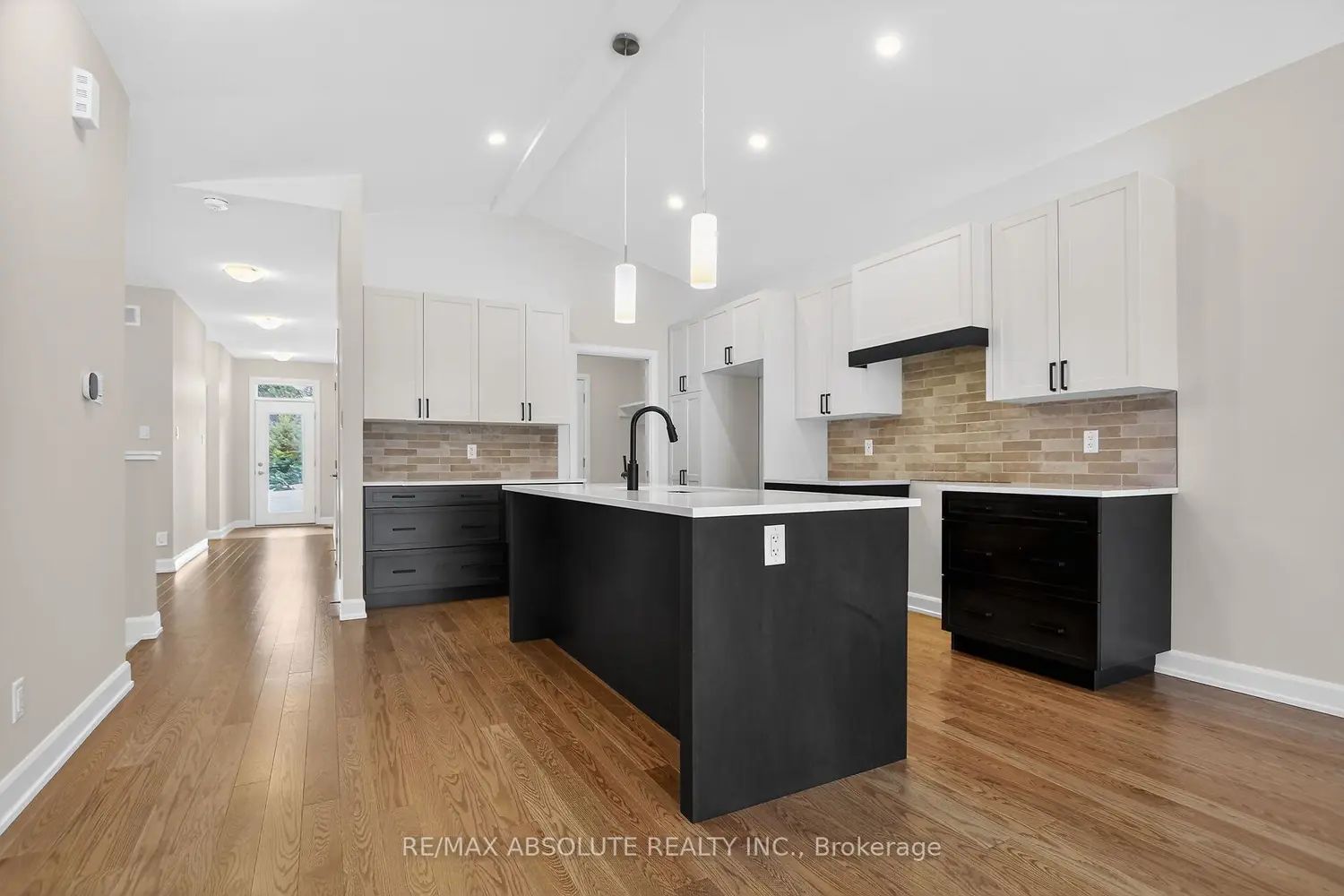 Additional image 6 of 379 Equinelle Drive