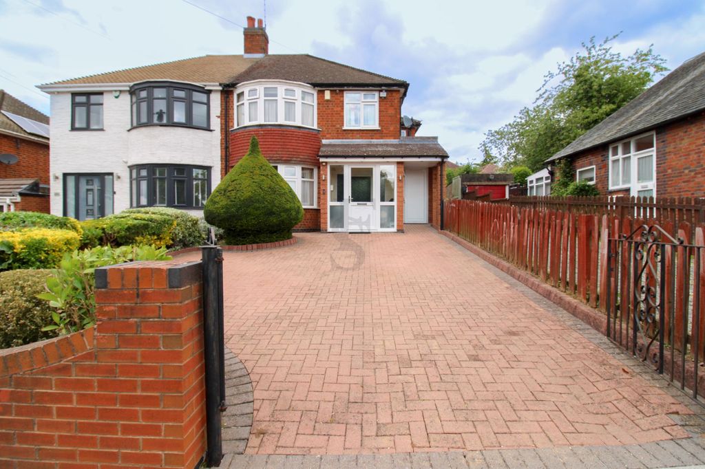4 bed semi-detached house for saleGwendolen Road, Evington LE5