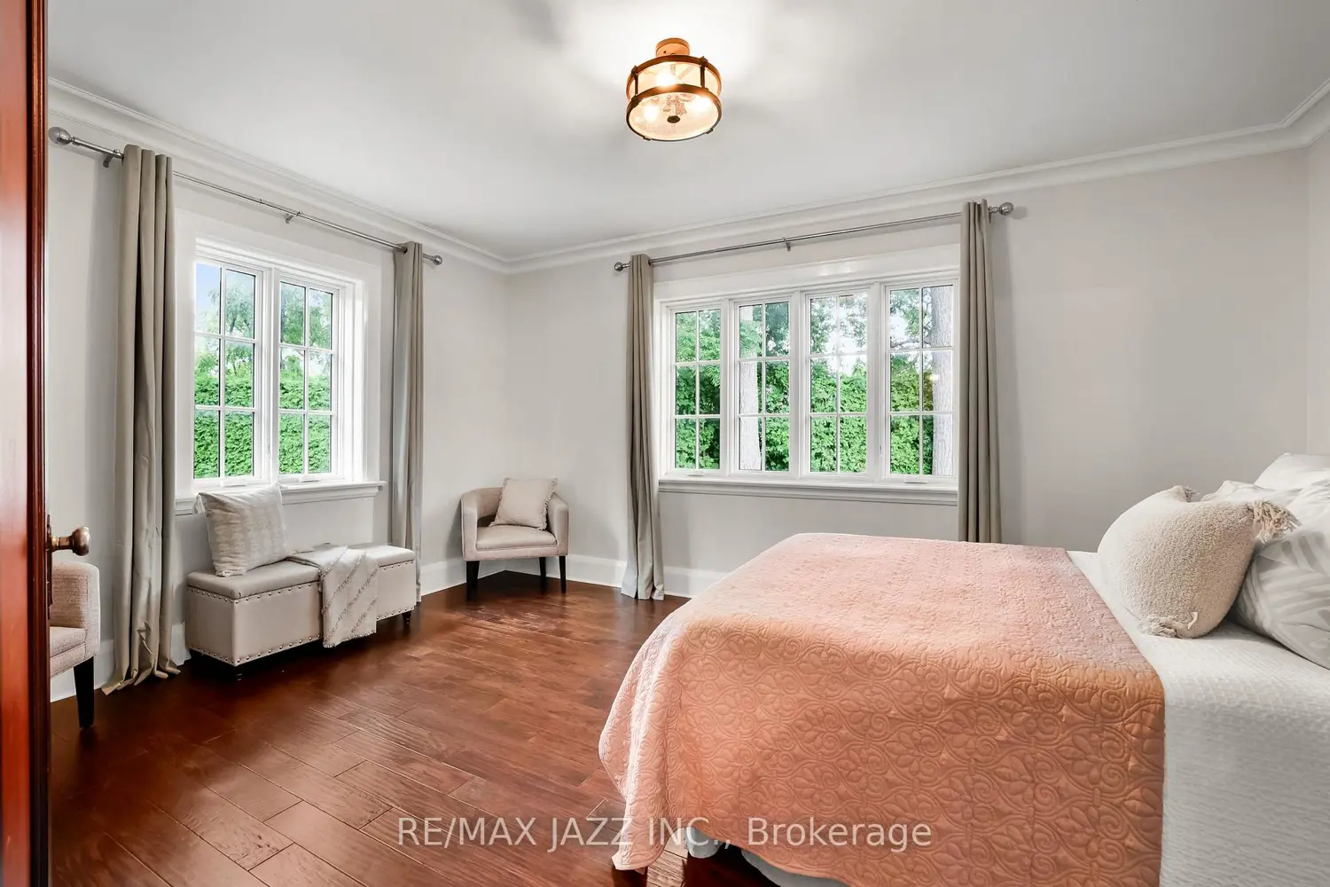 Additional image 11 of 690 Bessborough Drive