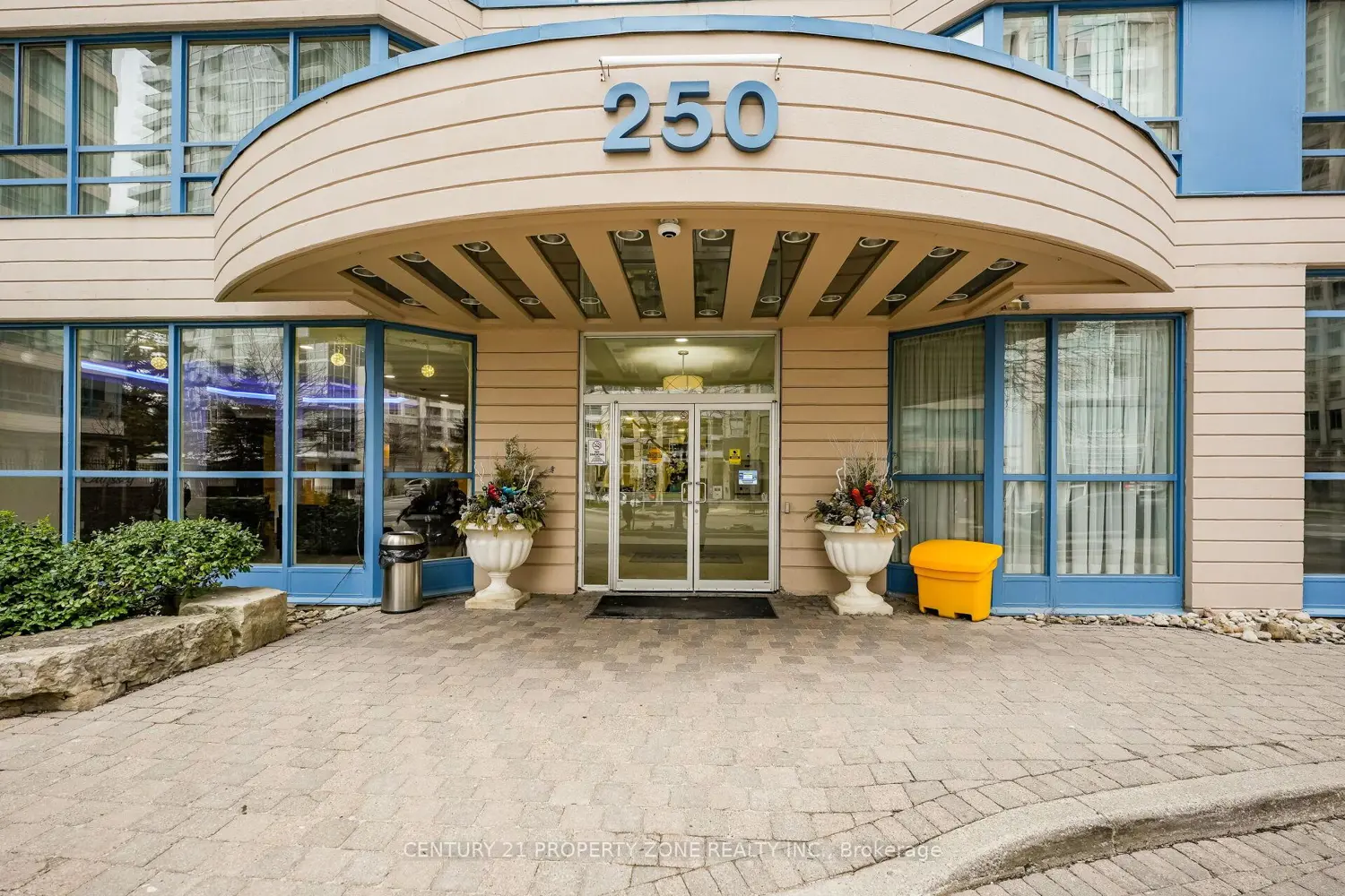250 Webb Drive 318 photo 4